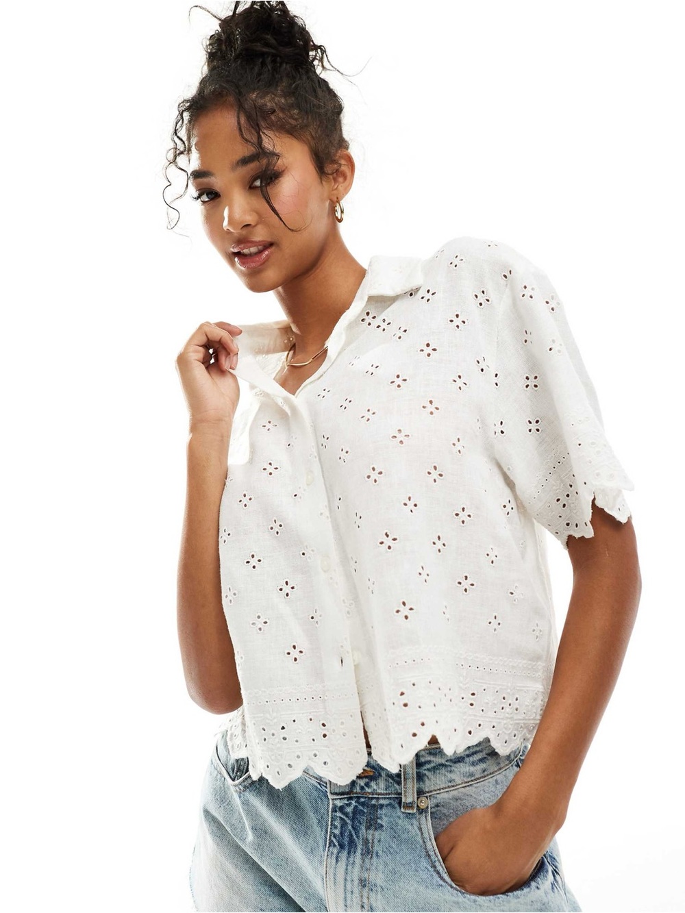 Abercrombie & Fitch Short Sleeve Scallop Hem Eyelet Button Down in White